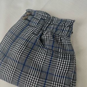 Plaid Mom shorts from American Eagle in a size 4